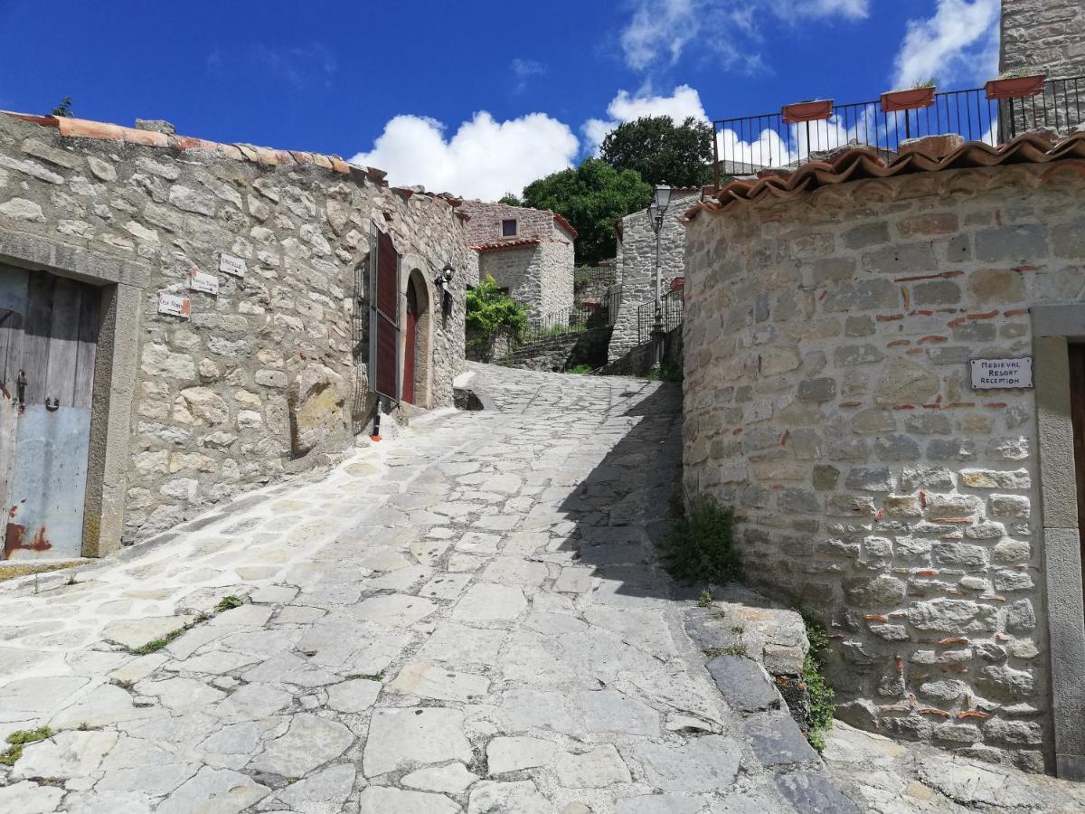 Stone House Villa มอนตาลบาโน เอลิโคนา ภายนอก รูปภาพ